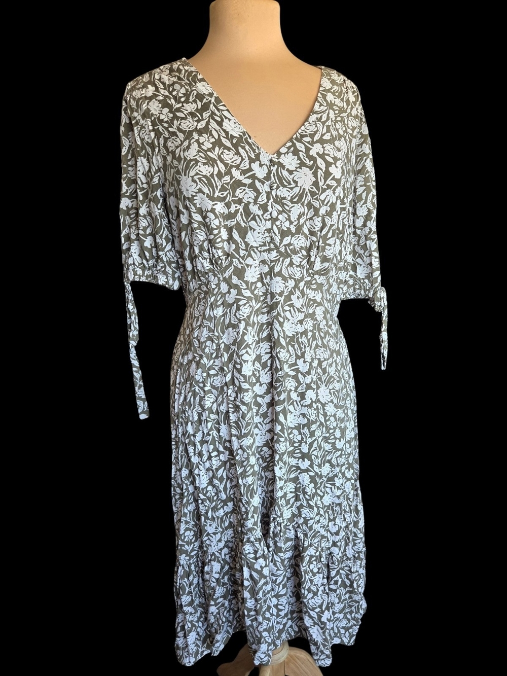 Luxology Olive and Ivory Botanical Print Dress Sz L